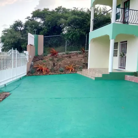 Zeus Estate Guesthouse